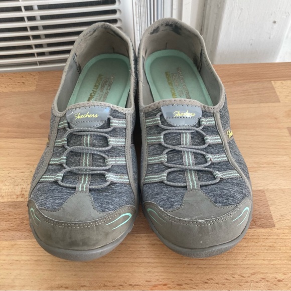 Skechers size 9 Breathe Easy Allure Slip On Memory Foam Shoes - Picture 3 of 8